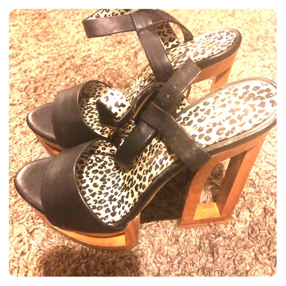 Shoes - Picture 1 of 8